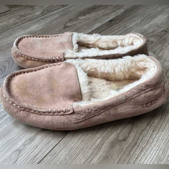 UGG Women’s Ansley Suede Slippers Sz 8 Tan - Picture 1 of 11